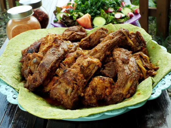 Фото блюда: Свиные ребрышки в казане на костре