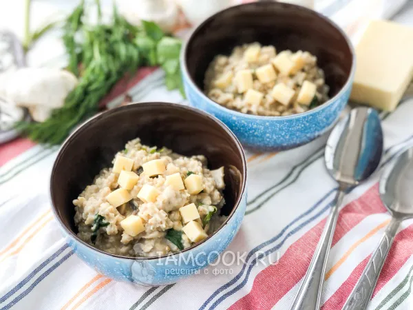 Фото блюда: Овсяная каша с грибами и сыром