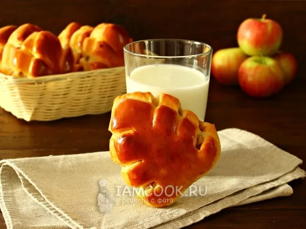 Фото блюда: Сдобные листики с яблоками и корицей