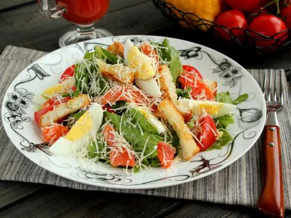 Фото блюда: Салат «Цезарь» с семгой