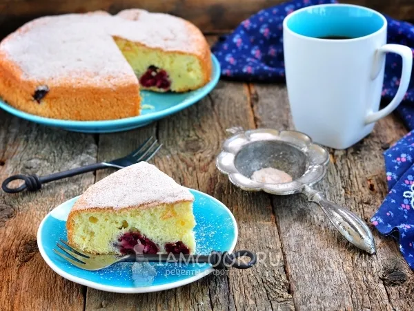 Фото блюда: Шарлотка с замороженной вишней