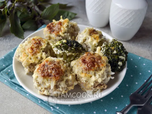 Фото блюда: Фрикадельки с брокколи в духовке (с рисом)