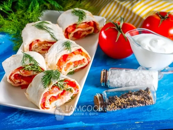 Фото блюда: Рулетики из лаваша с помидорами