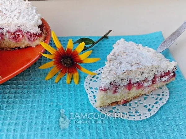 Фото блюда: Пирог с красной смородиной и кокосом