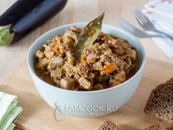 Фото блюда: Тушеные баклажаны с фаршем на сковороде