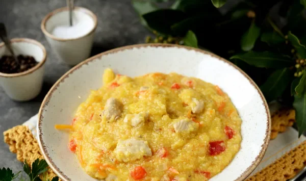Фото блюда: Кукурузная каша с мясом (курицей)
