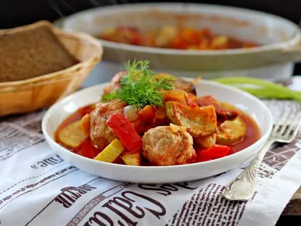 Фото блюда: Тефтели запеченные с овощами