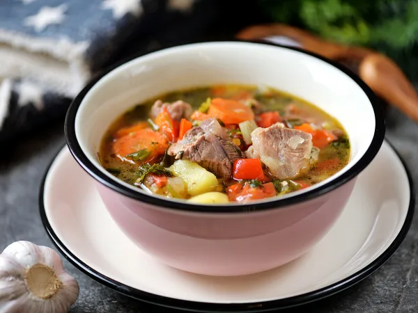 Фото блюда: Шулюм из говядины с картошкой в казане (на плите)