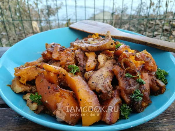 Фото блюда: Тыква с мясом в казане на костре