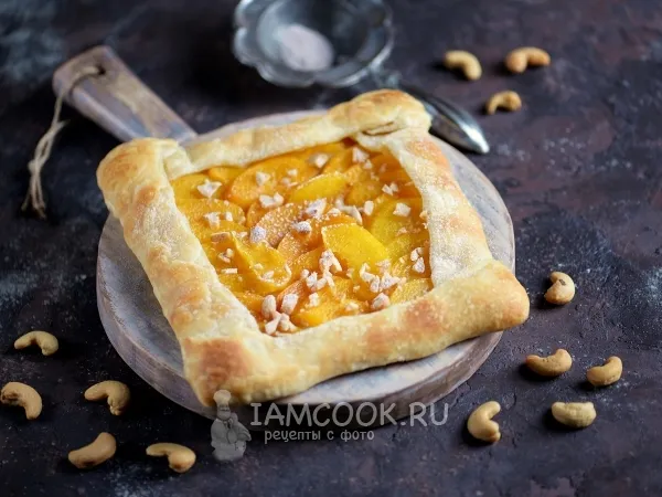 Фото блюда: Пирог из слоеного теста с абрикосами