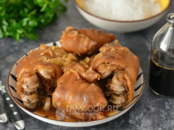 Фото блюда: Тушеные свиные ножки