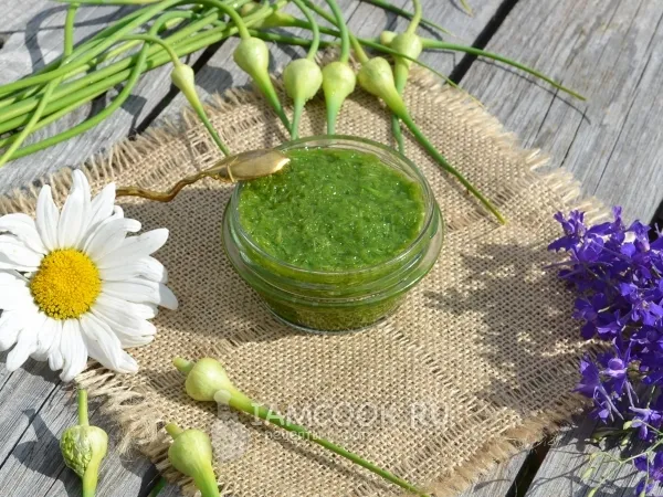 Фото блюда: Паста из чесночных стрелок на зиму