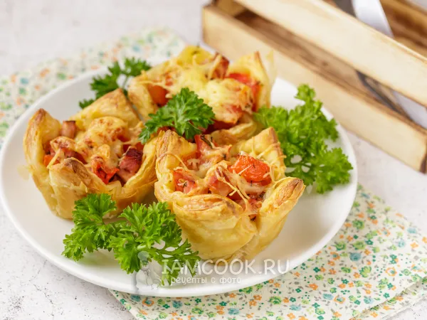 Фото блюда: Корзиночки из слоеного теста с начинкой