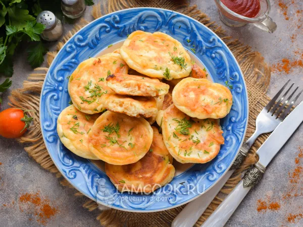 Фото блюда: Оладьи с помидорами и сыром