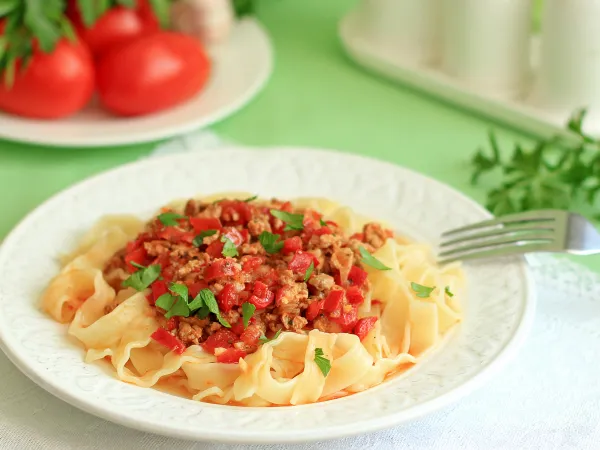 Фото блюда: Мясной соус из фарша с перцем и помидорами