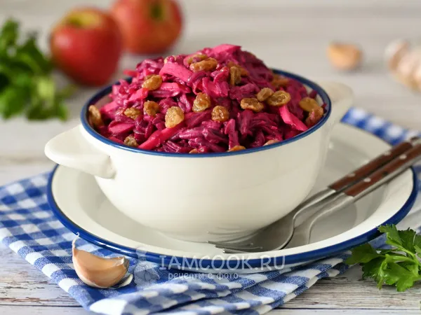 Фото блюда: Салат из свеклы с изюмом и чесноком
