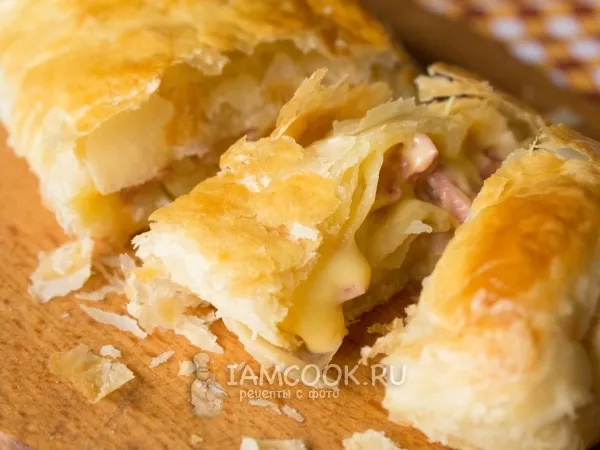 Фото блюда: Слоеный рулет с колбасой