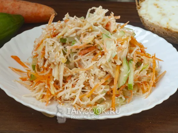 Фото блюда: Салат из сельдерея, моркови и огурца с яблоком