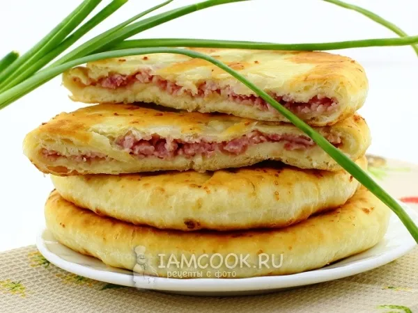 Фото блюда: Лепешки с сыром и ветчиной на сковороде