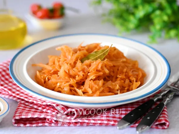 Фото блюда: Тушеная капуста с томатной пастой