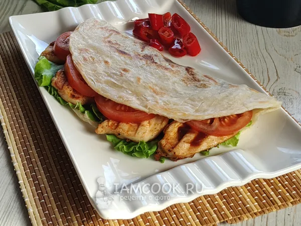 Фото блюда: Лепешка роти с курицей