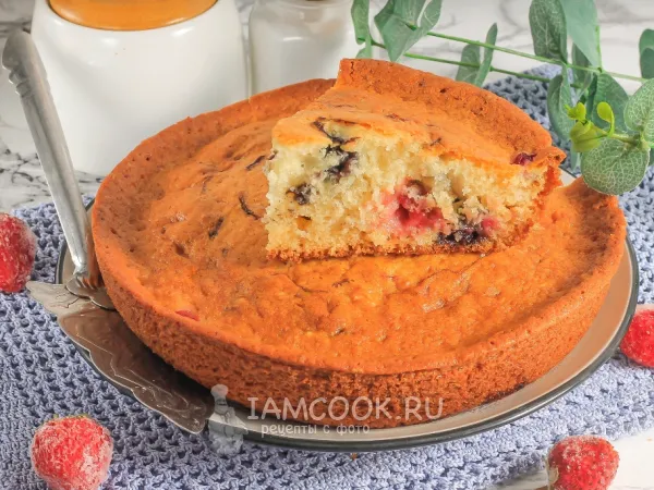 Фото блюда: Бисквитный пирог с ягодами