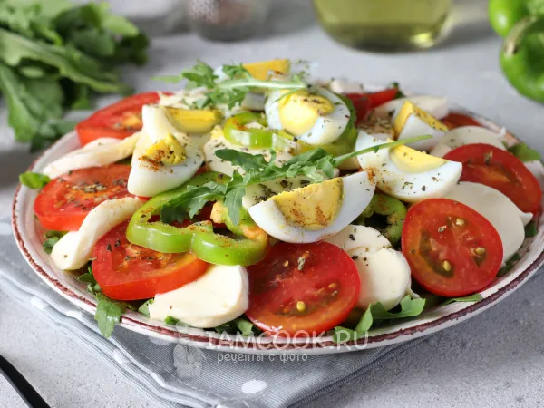 Фото блюда: Салат с авокадо, яйцом, помидорами и сыром