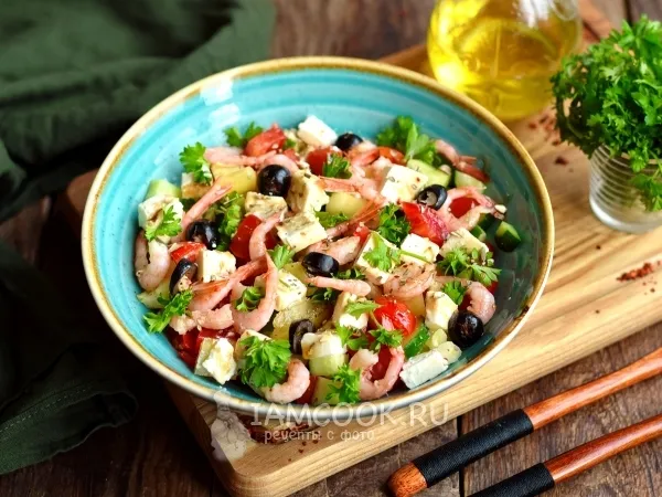 Фото блюда: Овощной салат с креветками и сыром Фета