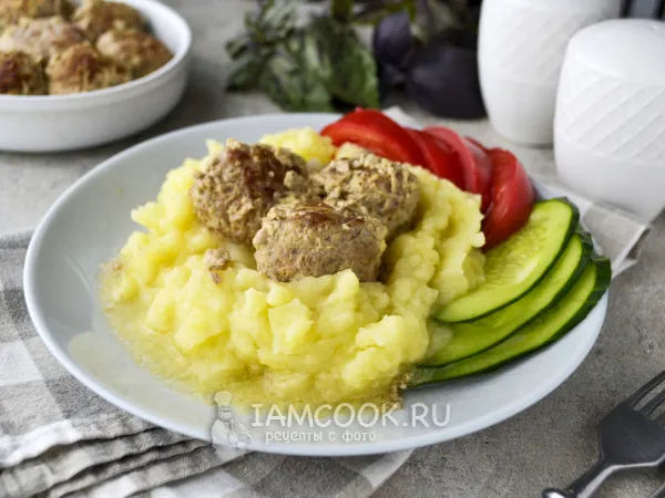 Фото блюда: Картофельное пюре с фрикадельками