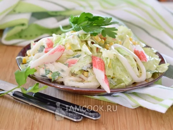 Фото блюда: Салат с кальмаром и листовым салатом