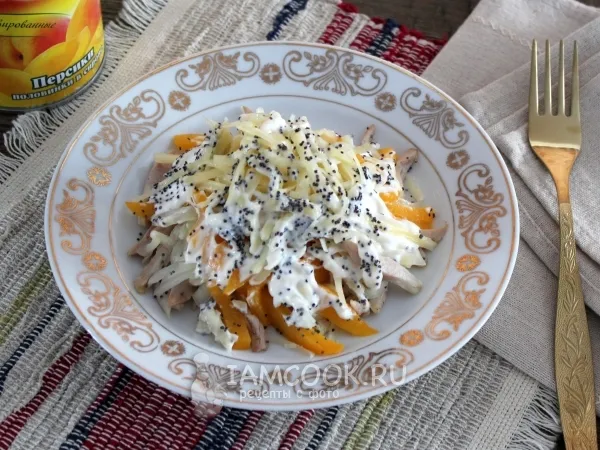 Фото блюда: Салат с курицей, персиками и маком