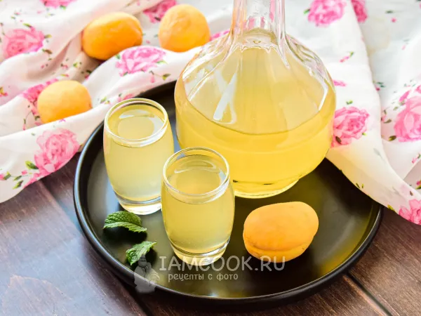 Фото блюда: Настойка на абрикосах на водке