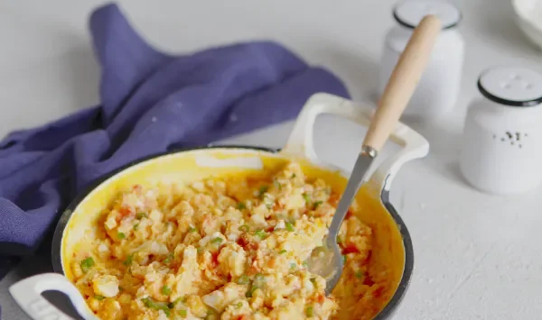 Фото блюда: Скрэмбл с сыром и помидорами