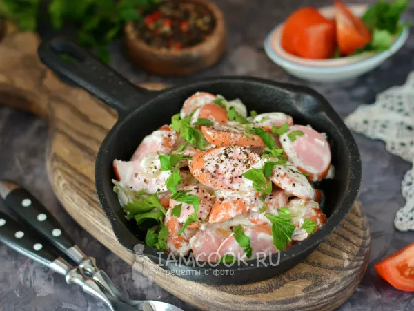 Фото блюда: Сосиски в сметане на сковороде