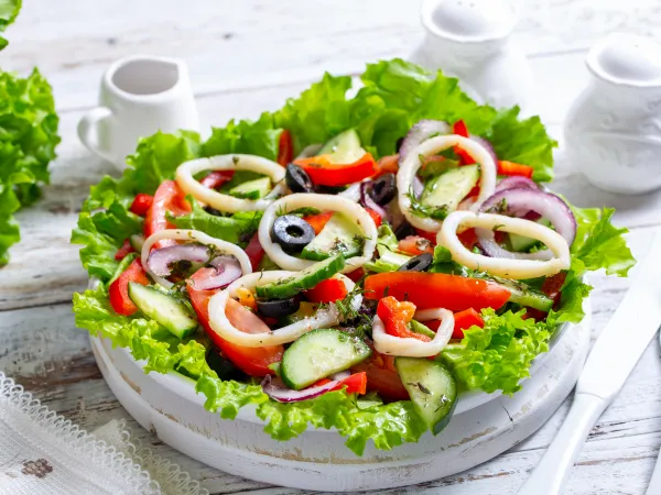 Фото блюда: Греческий салат с кальмарами