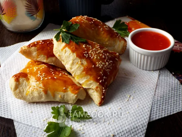 Фото блюда: Самса с ветчиной и сыром из слоеного дрожжевого теста в духовке