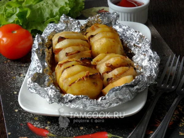 Фото блюда: Картошка с копчёной грудинкой в духовке