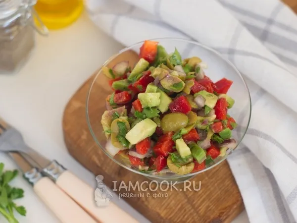 Фото блюда: Овощной салат с авокадо и оливками