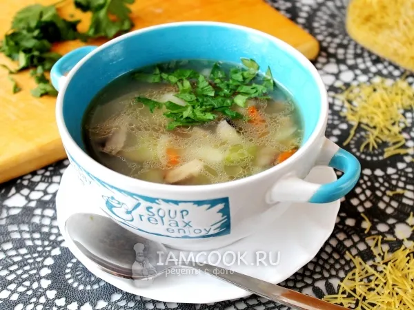 Фото блюда: Суп с замороженными лесными грибами и вермишелью