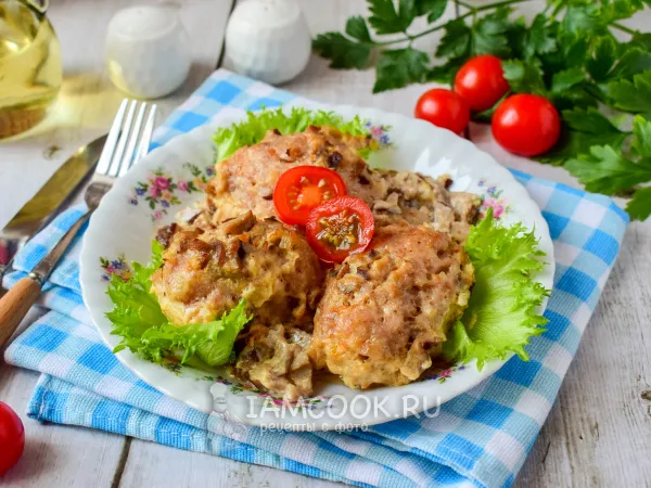 Фото блюда: Котлеты в грибном соусе в духовке