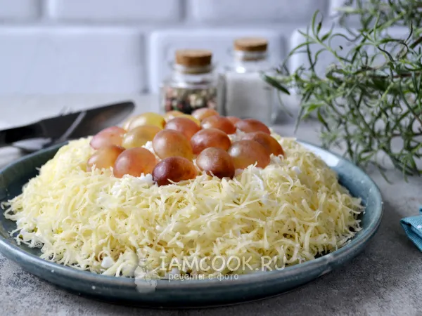 Фото блюда: Салат «Первый снег» с виноградом