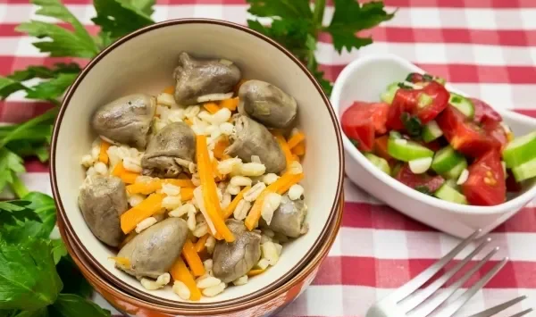 Фото блюда: Перловая каша с куриными сердечками